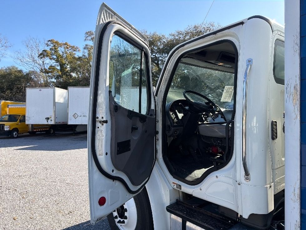 Beverage Truck-Light and Medium Duty Trucks-Freightliner-2014-M2-Pensacola-FL-131,140\n\t\tmiles-$ 37,750 - Image 13