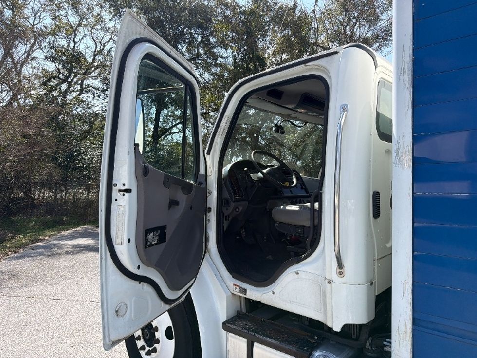 Beverage Truck-Light and Medium Duty Trucks-Freightliner-2015-M2-Pensacola-FL-181,104\n\t\tmiles-$ 37,500 - Image 13