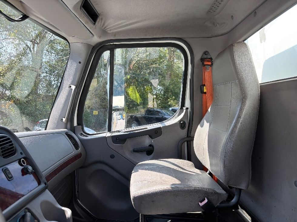 Beverage Truck-Light and Medium Duty Trucks-Freightliner-2015-M2-Pensacola-FL-181,104\n\t\tmiles-$ 37,500 - Image 16