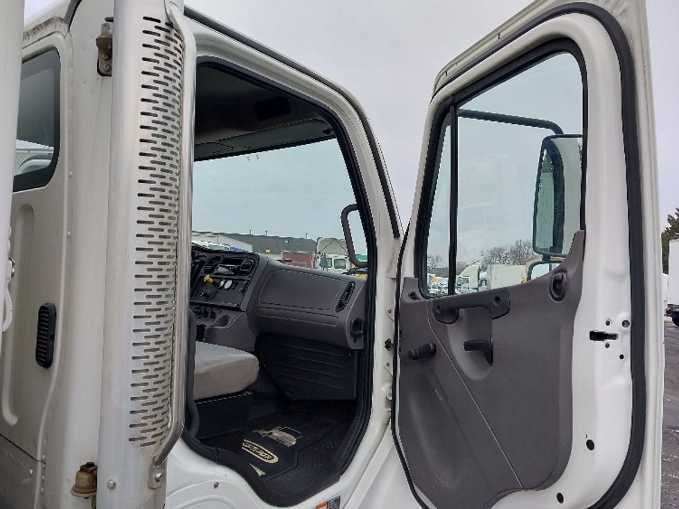 Beverage Truck-Light and Medium Duty Trucks-Freightliner-2017-M2-Harrisburg-PA-168,526\n\t\tmiles-$ 37,250 - Image 15