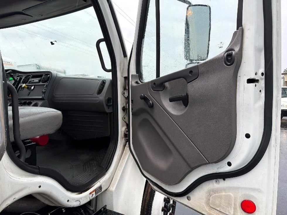 Beverage Truck-Light and Medium Duty Trucks-Freightliner-2017-M2-Manassas-VA-177,027\n\t\tmiles-$ 35,500 - Image 19