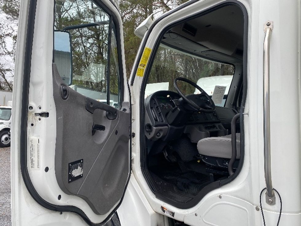 Beverage Truck-Light and Medium Duty Trucks-Freightliner-2018-M2-Blountville-TN-126,777\n\t\tmiles-$ 36,250 - Image 13