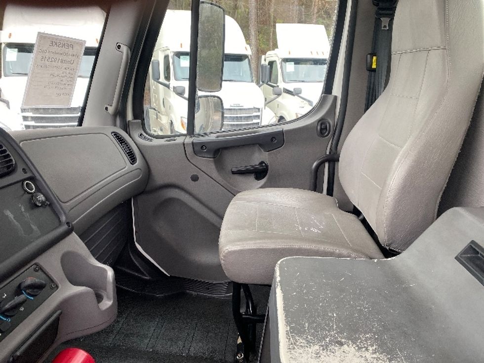 Beverage Truck-Light and Medium Duty Trucks-Freightliner-2018-M2-Blountville-TN-126,777\n\t\tmiles-$ 36,250 - Image 16