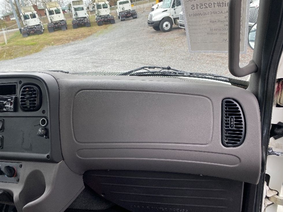 Beverage Truck-Light and Medium Duty Trucks-Freightliner-2018-M2-Blountville-TN-126,777\n\t\tmiles-$ 36,250 - Image 18