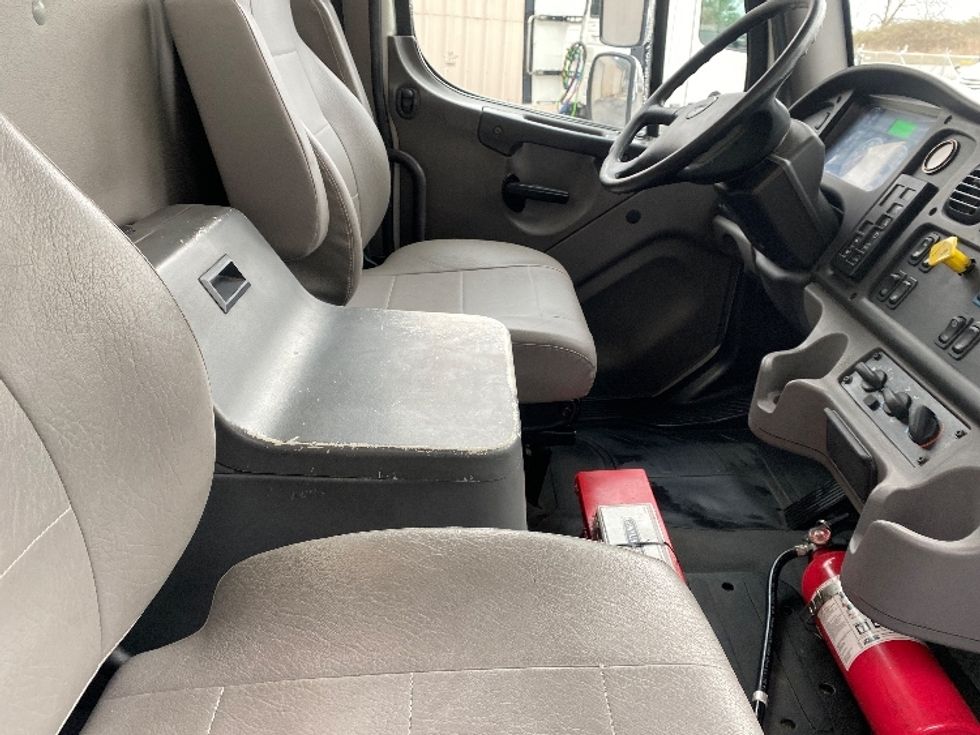 Beverage Truck-Light and Medium Duty Trucks-Freightliner-2018-M2-Blountville-TN-126,777\n\t\tmiles-$ 36,250 - Image 19