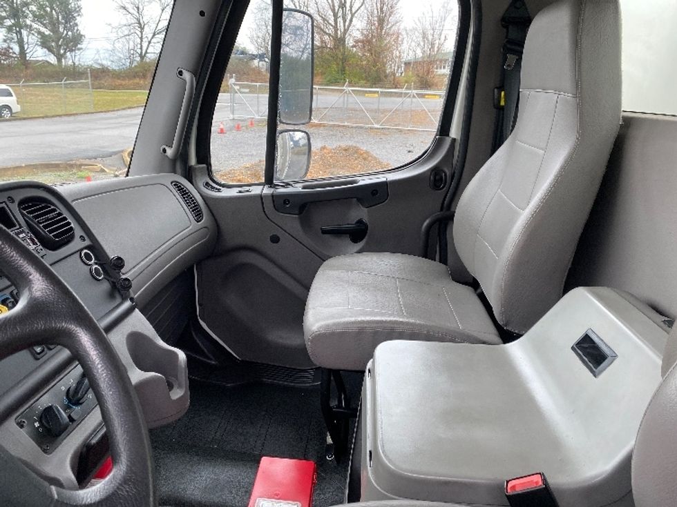 Beverage Truck-Light and Medium Duty Trucks-Freightliner-2018-M2-Cleveland-TN-122,626\n\t\tmiles-$ 36,500 - Image 14