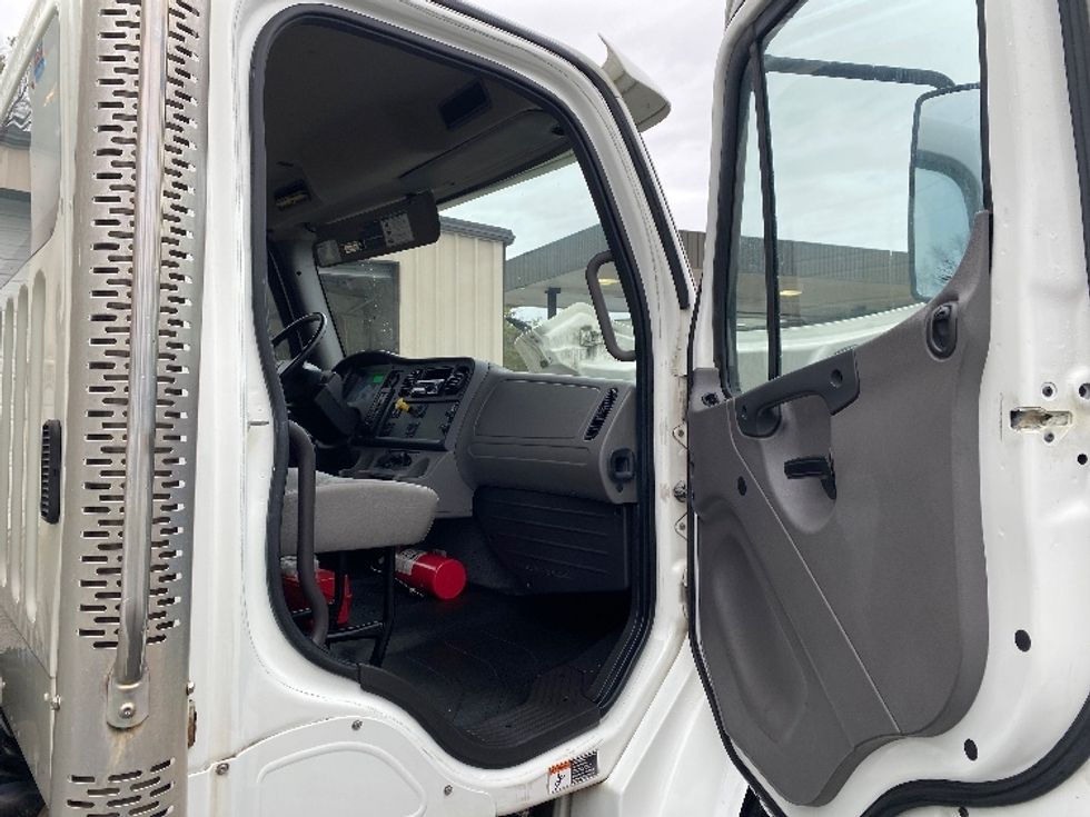 Beverage Truck-Light and Medium Duty Trucks-Freightliner-2018-M2-Cleveland-TN-122,626\n\t\tmiles-$ 36,500 - Image 15