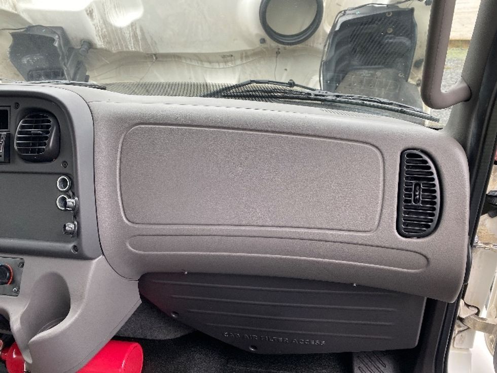 Beverage Truck-Light and Medium Duty Trucks-Freightliner-2018-M2-Cleveland-TN-122,626\n\t\tmiles-$ 36,500 - Image 16