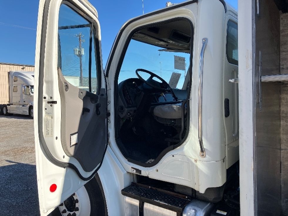 Beverage Truck-Light and Medium Duty Trucks-Freightliner-2018-M2-Hueytown-AL-211,688\n\t\tmiles-$ 38,750 - Image 15