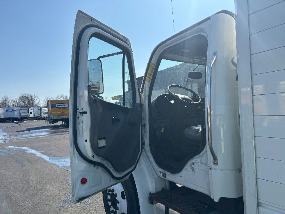 Beverage Truck-Light and Medium Duty Trucks-Freightliner-2018-M2-Louisville-KY-151,705\n\t\tmiles-$ 33,250 - Image 13