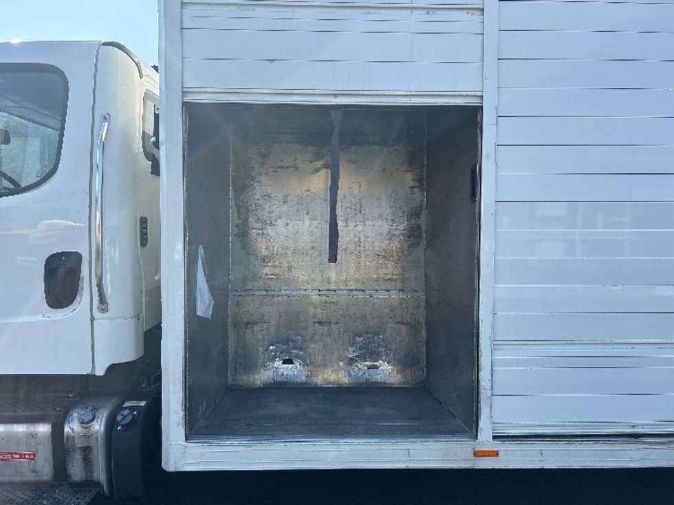 Beverage Truck-Light and Medium Duty Trucks-Freightliner-2018-M2-Louisville-KY-151,705\n\t\tmiles-$ 33,250 - Image 21