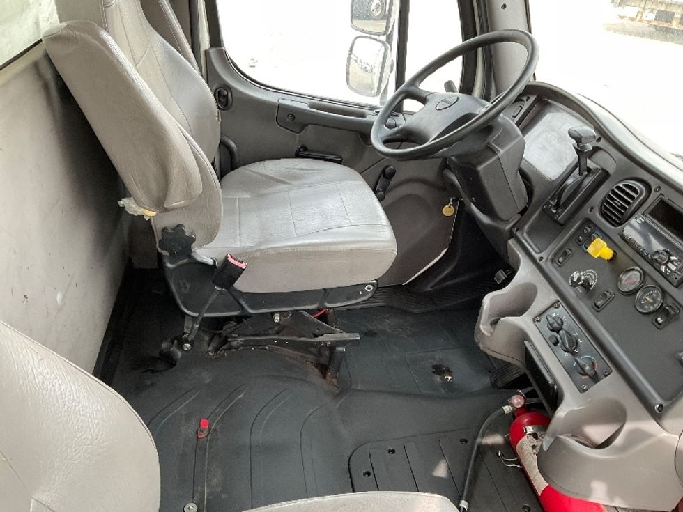 Beverage Truck-Light and Medium Duty Trucks-Freightliner-2018-M2-Milwaukee-WI-262,148\n\t\tmiles-$ 29,500 - Image 17