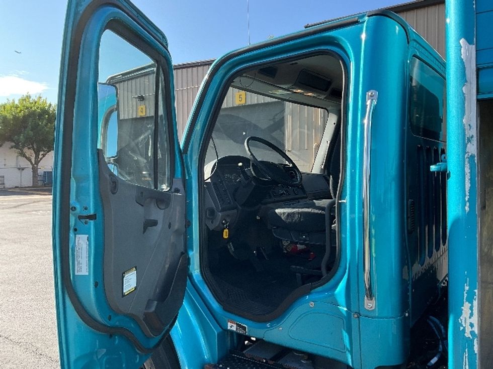 Beverage Truck-Light and Medium Duty Trucks-Freightliner-2018-M2-Phoenix-AZ-109,760\n\t\tmiles-$ 45,250 - Image 13