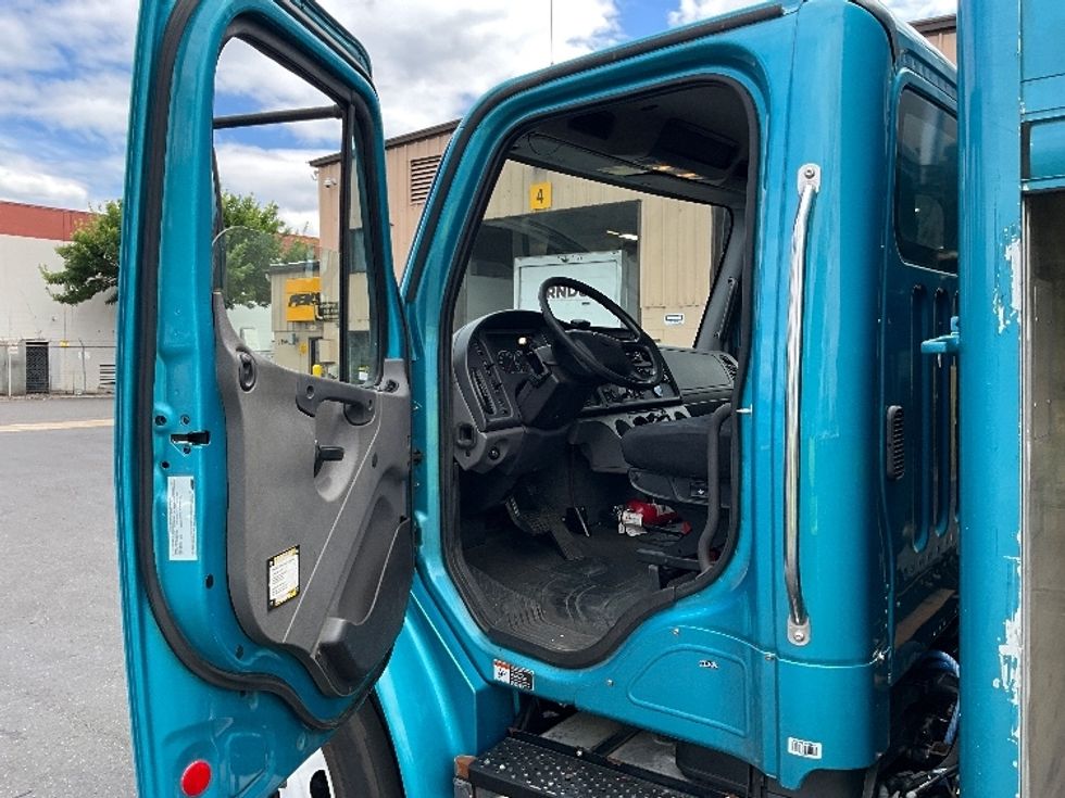 Beverage Truck-Light and Medium Duty Trucks-Freightliner-2018-M2-Portland-OR-135,066\n\t\tmiles-$ 43,500 - Image 16
