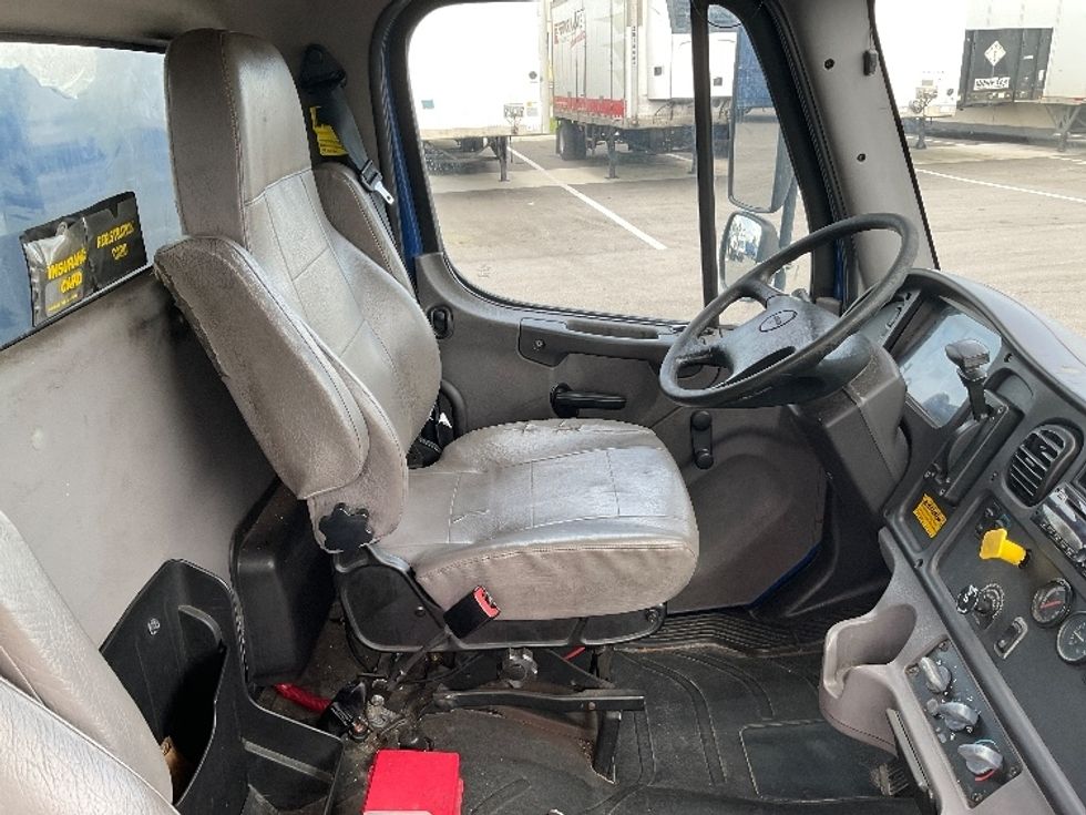 Beverage Truck-Light and Medium Duty Trucks-Freightliner-2018-M2-Tampa-FL-174,399\n\t\tmiles-$ 36,750 - Image 19