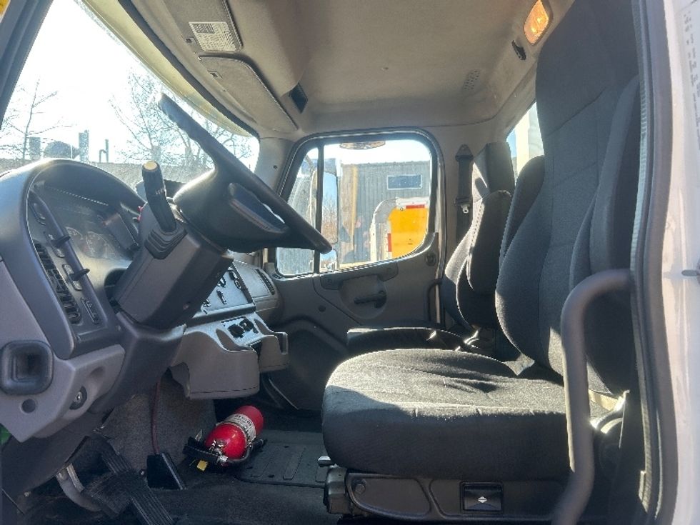 Beverage Truck-Light and Medium Duty Trucks-Freightliner-2019-M2-Jessup-PA-136,640\n\t\tmiles-$ 41,000 - Image 16