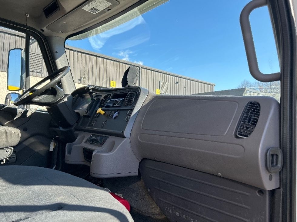 Beverage Truck-Light and Medium Duty Trucks-Freightliner-2019-M2-Jessup-PA-136,640\n\t\tmiles-$ 41,000 - Image 18