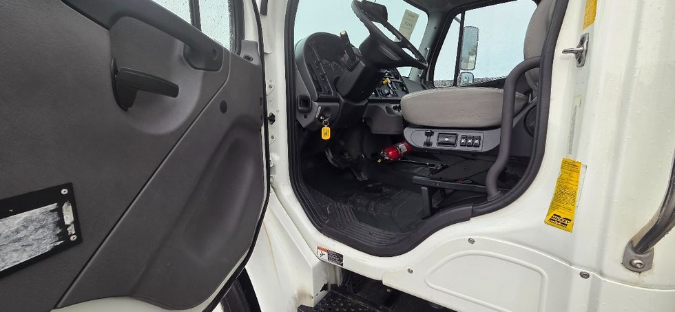 Beverage Truck-Light and Medium Duty Trucks-Freightliner-2019-M2-Middlefield-OH-192,113\n\t\tmiles-$ 41,250 - Image 11
