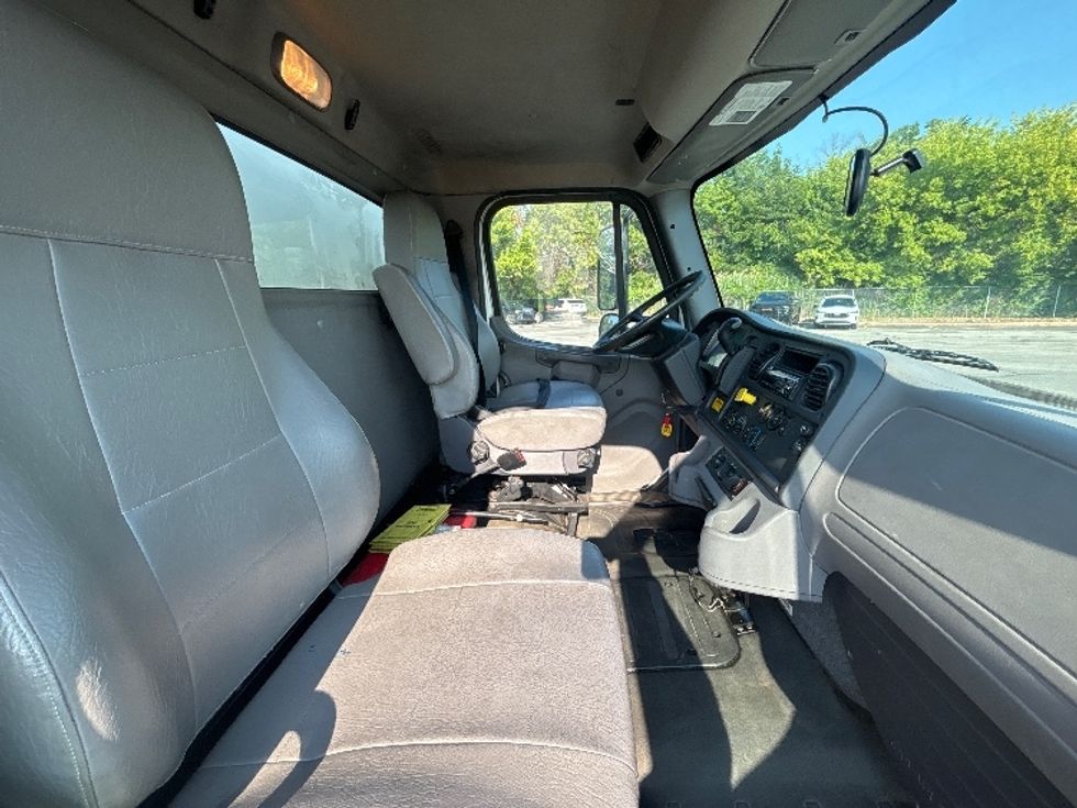 Beverage Truck-Light and Medium Duty Trucks-Freightliner-2019-M2-Middlefield-OH-192,113\n\t\tmiles-$ 41,250 - Image 17