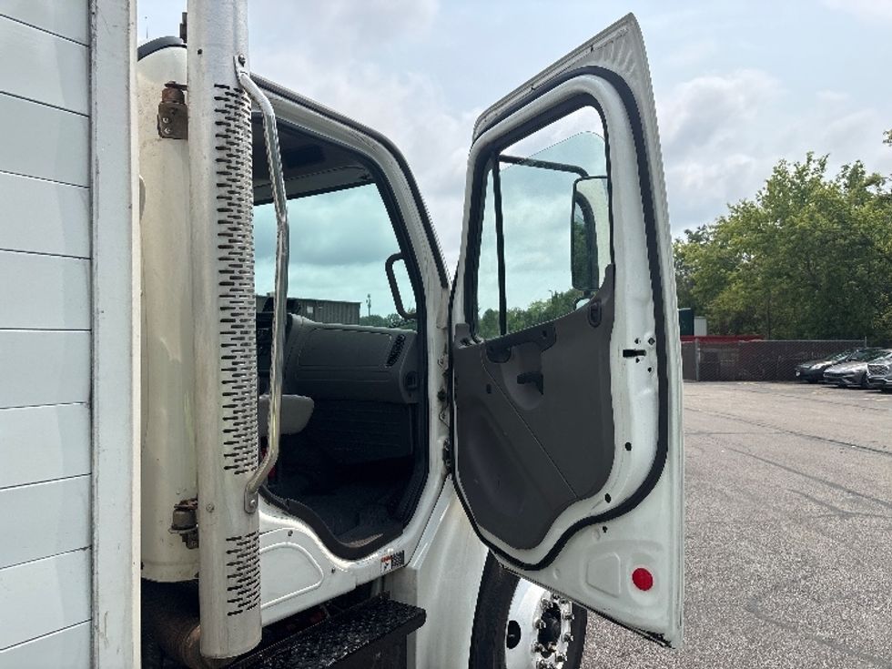 Beverage Truck-Light and Medium Duty Trucks-Freightliner-2019-M2-Middlefield-OH-217,566\n\t\tmiles-$ 38,000 - Image 15