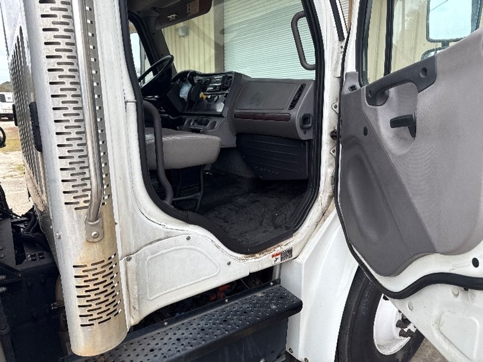 Beverage Truck-Light and Medium Duty Trucks-Freightliner-2019-M2-Pensacola-FL-120,770\n\t\tmiles-$ 56,000 - Image 15