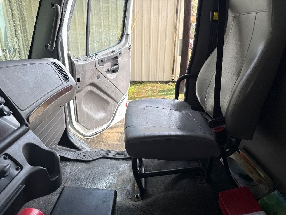 Beverage Truck-Light and Medium Duty Trucks-Freightliner-2019-M2-Pensacola-FL-137,565\n\t\tmiles-$ 54,500 - Image 12