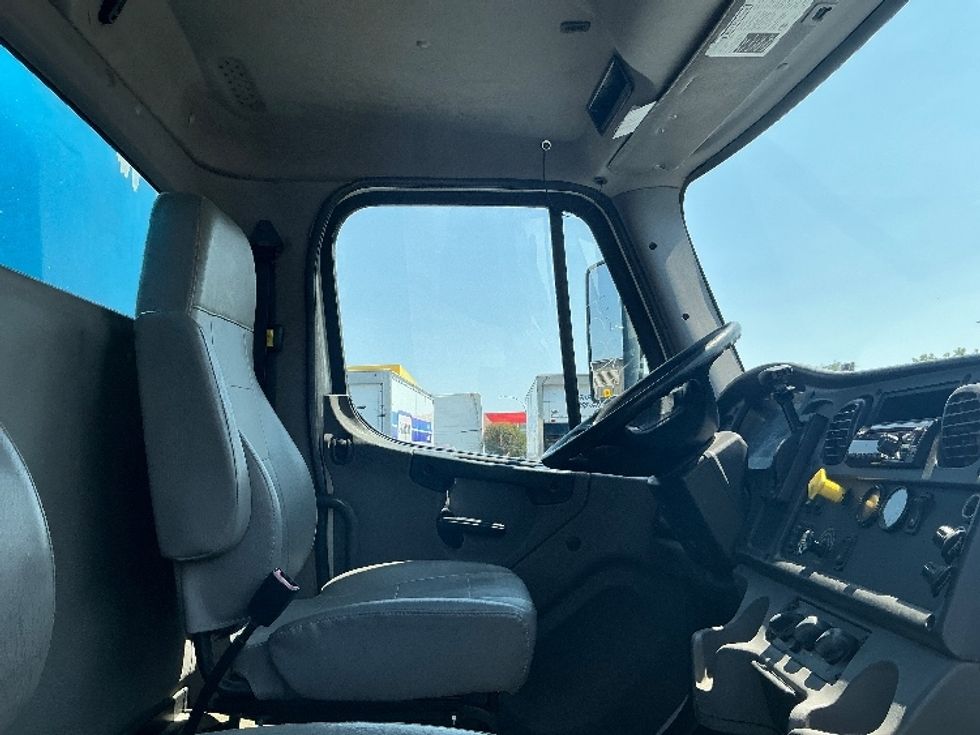 Beverage Truck-Light and Medium Duty Trucks-Freightliner-2019-M2-San Antonio-TX-177,314\n\t\tmiles-$ 41,000 - Image 15