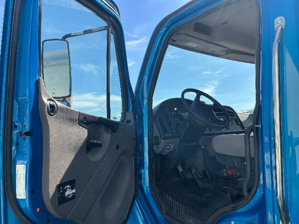 Beverage Truck-Light and Medium Duty Trucks-Freightliner-2020-M2-Harahan-LA-205,769\n\t\tmiles-$ 38,000 - Image 11
