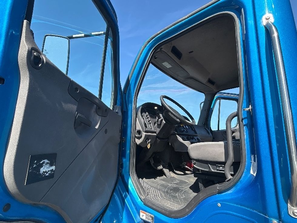 Beverage Truck-Light and Medium Duty Trucks-Freightliner-2020-M2-San Antonio-TX-203,777\n\t\tmiles-$ 39,500 - Image 11