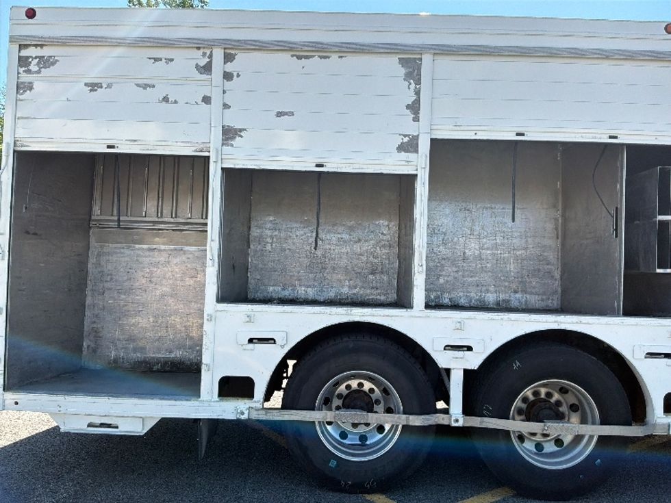 Beverage Truck-Light and Medium Duty Trucks-Freightliner-2020-M2-Ste-Foy-PQ-188,265\n\t\tkm-$ 91,500 - Image 10