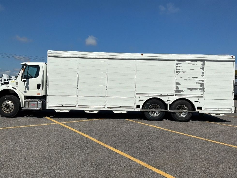 Beverage Truck-Light and Medium Duty Trucks-Freightliner-2020-M2-Ste-Foy-PQ-188,265\n\t\tkm-$ 91,500 - Image 4