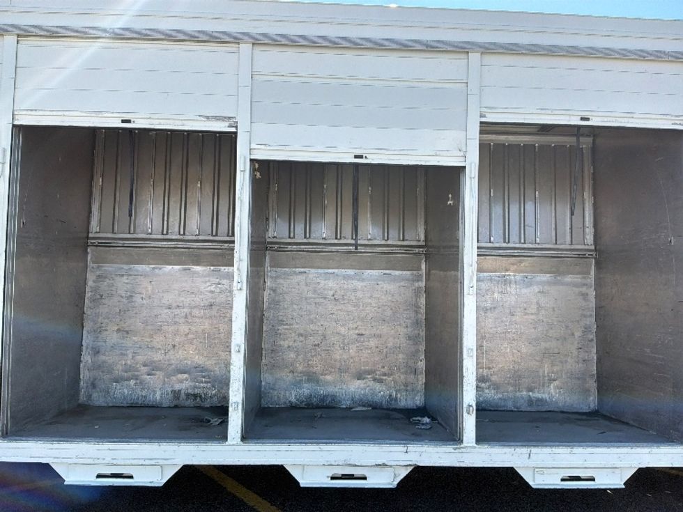 Beverage Truck-Light and Medium Duty Trucks-Freightliner-2020-M2-Ste-Foy-PQ-188,265\n\t\tkm-$ 91,500 - Image 9