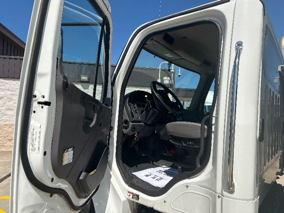 Beverage Truck-Light and Medium Duty Trucks-Freightliner-2022-M2-Dallas-TX-223,192\n\t\tmiles-$ 44,000 - Image 16