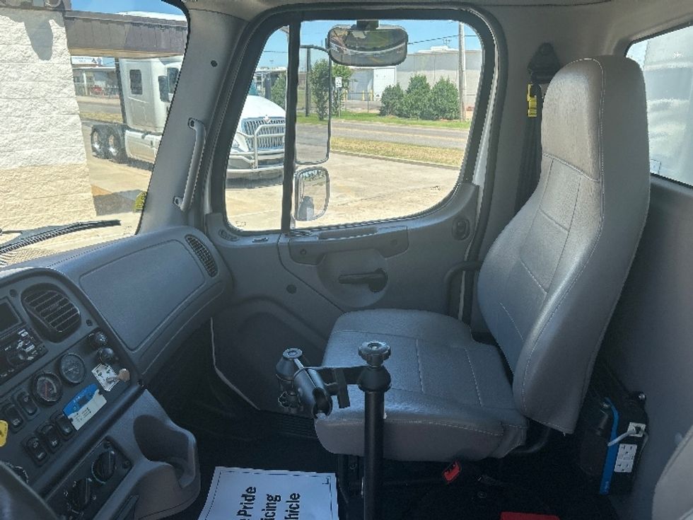 Beverage Truck-Light and Medium Duty Trucks-Freightliner-2022-M2-Dallas-TX-223,192\n\t\tmiles-$ 44,000 - Image 19