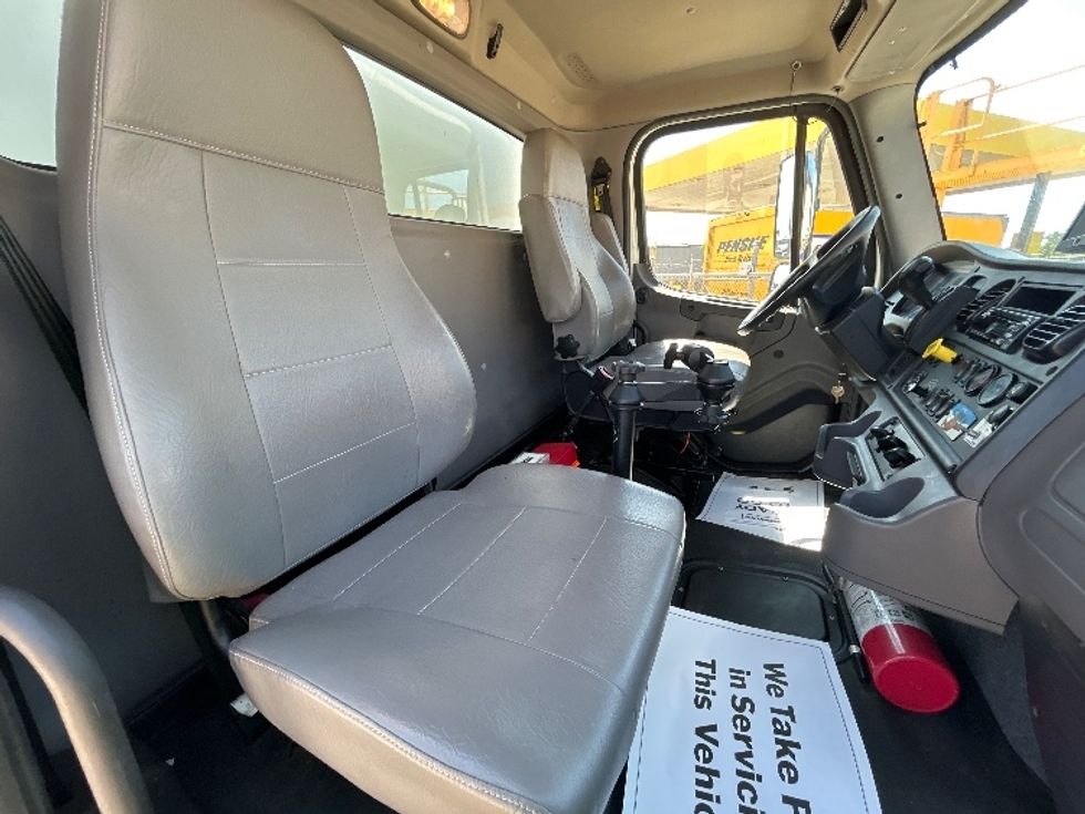 Beverage Truck-Light and Medium Duty Trucks-Freightliner-2022-M2-Dallas-TX-223,192\n\t\tmiles-$ 44,000 - Image 22