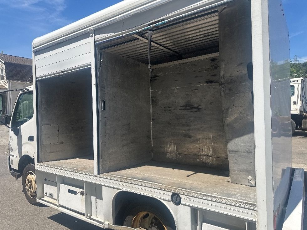 Beverage Truck-Light and Medium Duty Trucks-Hino-2019-195-Elmsford-NY-94,809\n\t\tmiles-$ 37,750 - Image 11
