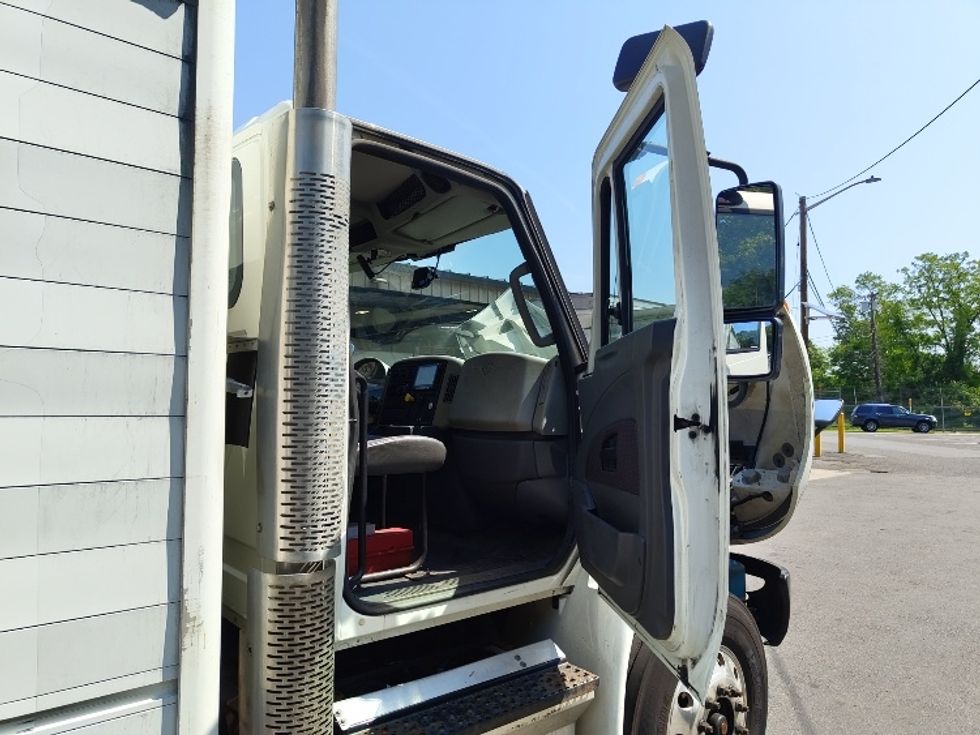 Beverage Truck-Light and Medium Duty Trucks-International-2018-4300-Edison-NJ-200,300\n\t\tmiles-$ 31,250 - Image 17