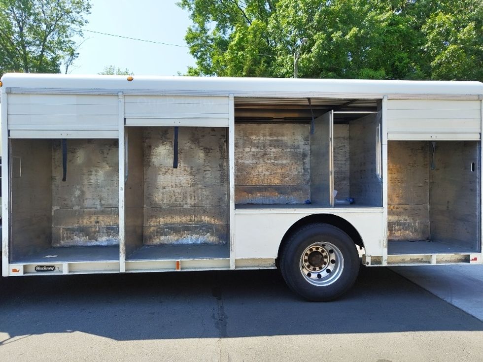 Beverage Truck-Light and Medium Duty Trucks-International-2018-4300-Edison-NJ-200,300\n\t\tmiles-$ 31,250 - Image 8