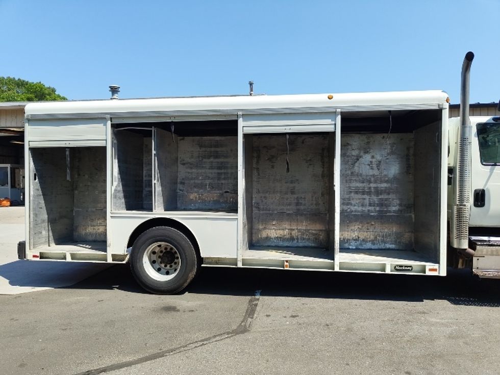 Beverage Truck-Light and Medium Duty Trucks-International-2018-4300-Edison-NJ-200,300\n\t\tmiles-$ 31,250 - Image 9