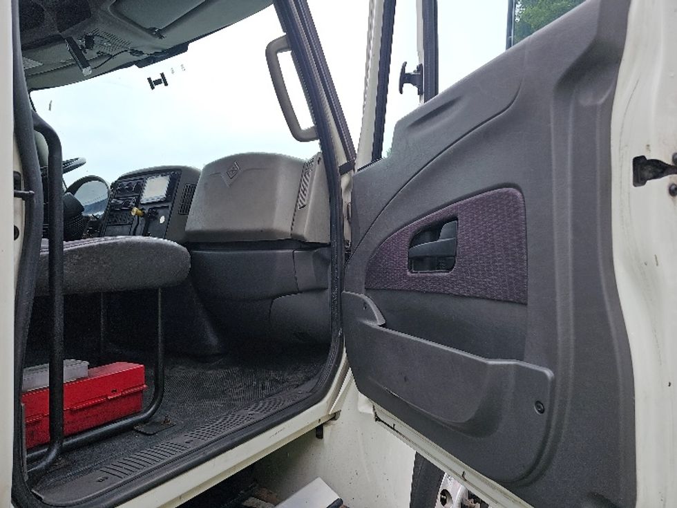 Beverage Truck-Light and Medium Duty Trucks-International-2018-4300-Edison-NJ-200,302\n\t\tmiles-$ 26,750 - Image 16