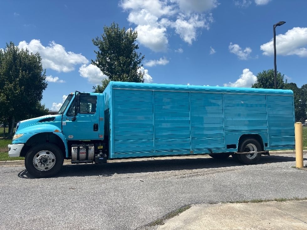 Beverage Truck-Light and Medium Duty Trucks-International-2018-4300-Hammond-LA-175,519\n\t\tmiles-$ 35,500 - Image 4