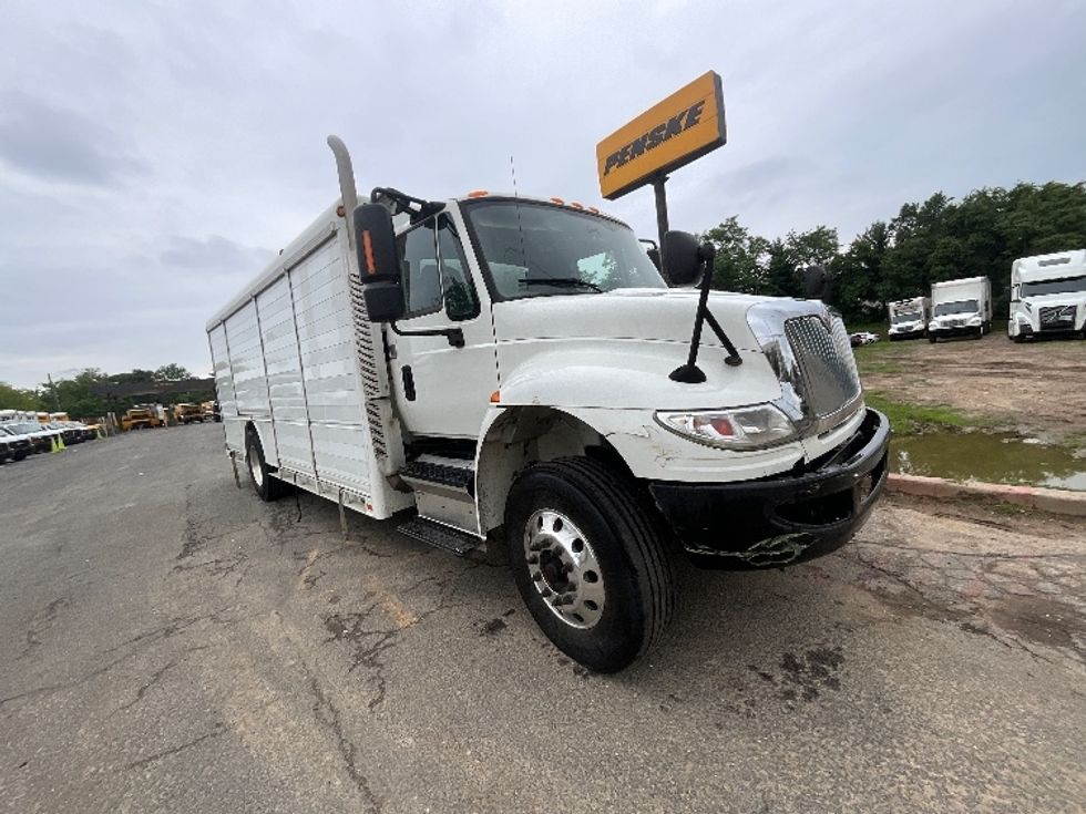 Beverage Truck-Light and Medium Duty Trucks-International-2018-4300-Sterling-VA-152,636\n\t\tmiles-$ 33,500 - Image 1
