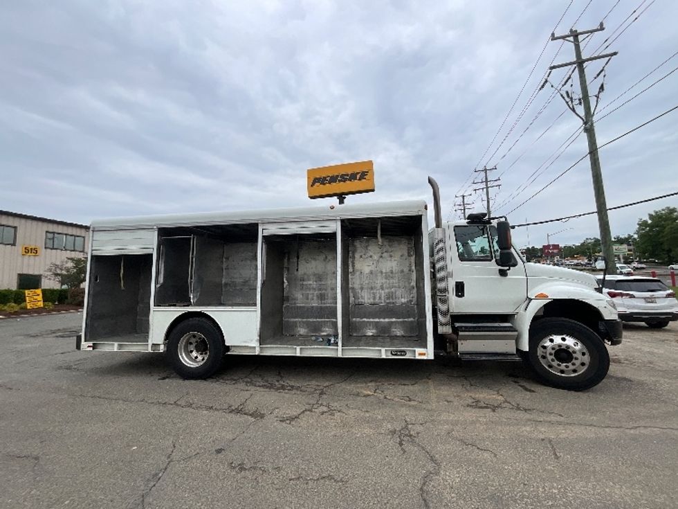 Beverage Truck-Light and Medium Duty Trucks-International-2018-4300-Sterling-VA-152,636\n\t\tmiles-$ 33,500 - Image 11