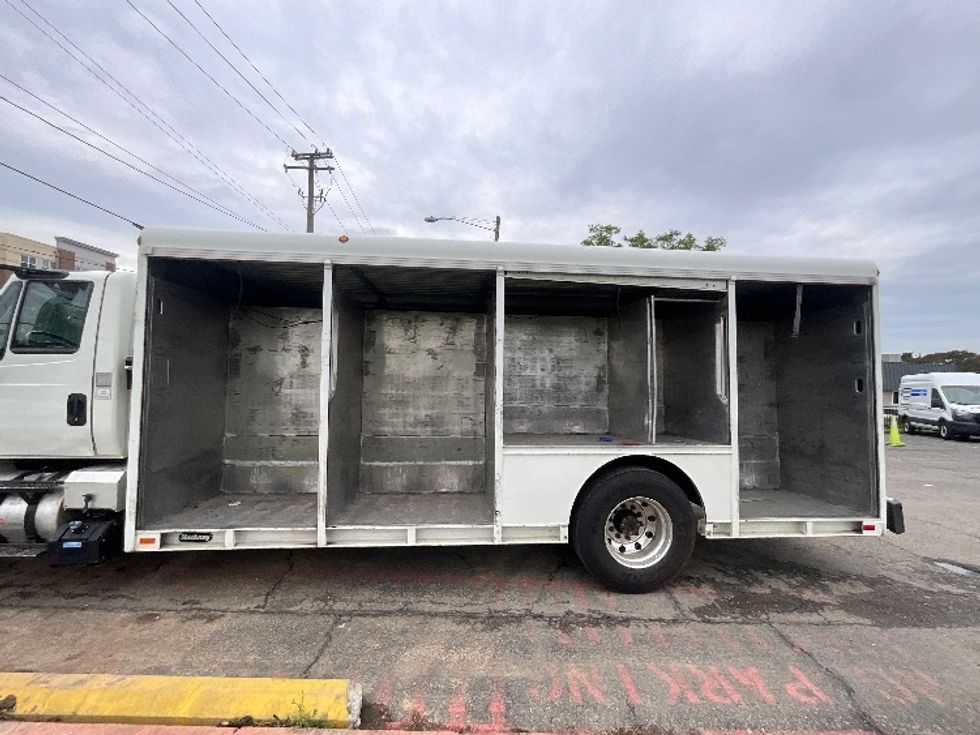 Beverage Truck-Light and Medium Duty Trucks-International-2018-4300-Sterling-VA-152,636\n\t\tmiles-$ 33,500 - Image 12
