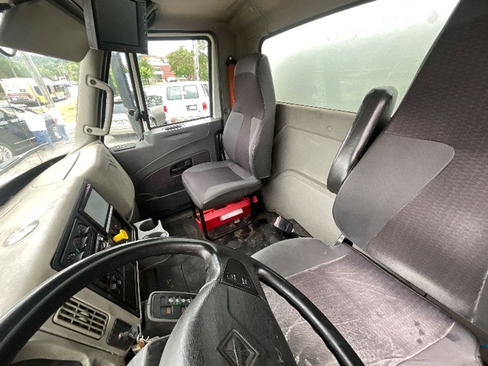 Beverage Truck-Light and Medium Duty Trucks-International-2018-4300-Sterling-VA-152,636\n\t\tmiles-$ 33,500 - Image 19