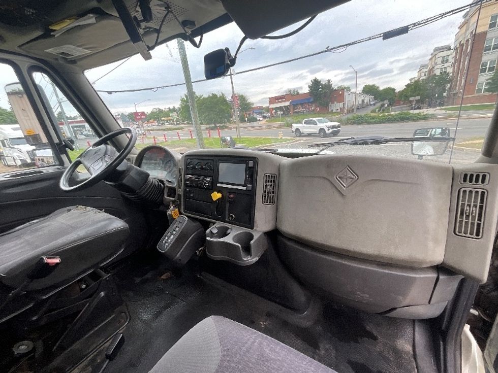 Beverage Truck-Light and Medium Duty Trucks-International-2018-4300-Sterling-VA-152,636\n\t\tmiles-$ 33,500 - Image 21