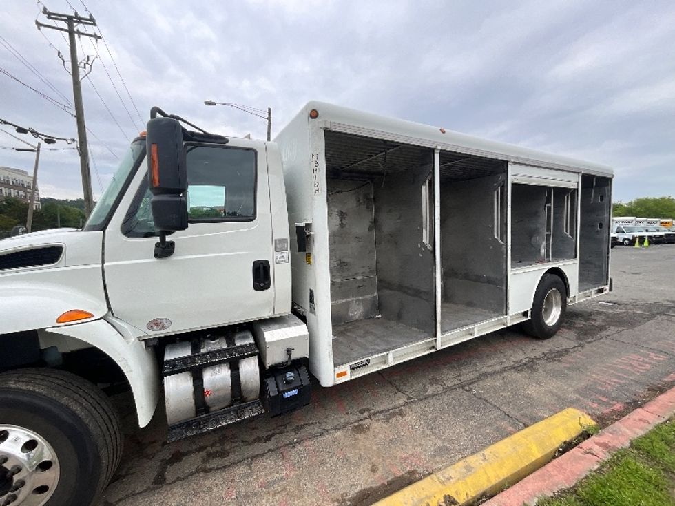 Beverage Truck-Light and Medium Duty Trucks-International-2018-4300-Sterling-VA-152,636\n\t\tmiles-$ 33,500 - Image 25