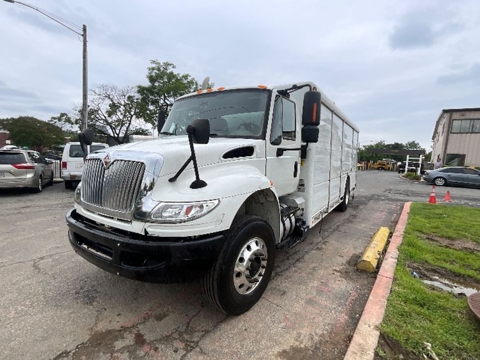 Beverage Truck-Light and Medium Duty Trucks-International-2018-4300-Sterling-VA-152,636\n\t\tmiles-$ 33,500 - Image 3
