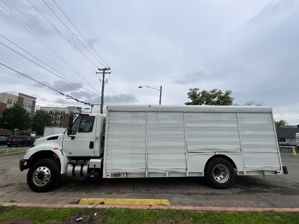 Beverage Truck-Light and Medium Duty Trucks-International-2018-4300-Sterling-VA-152,636\n\t\tmiles-$ 33,500 - Image 4