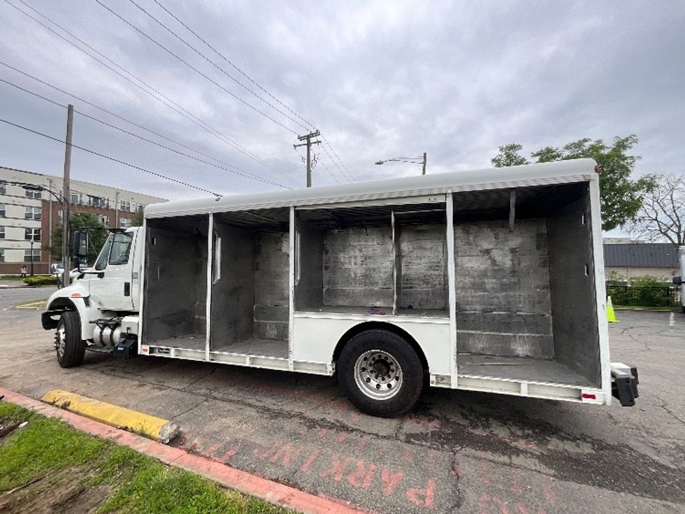 Beverage Truck-Light and Medium Duty Trucks-International-2018-4300-Sterling-VA-152,636\n\t\tmiles-$ 33,500 - Image 9